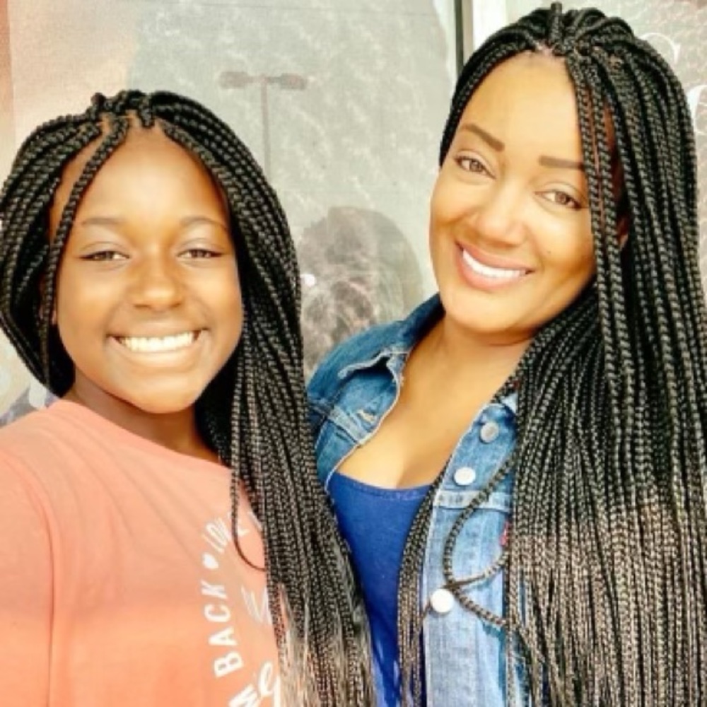 Meet your Posher, Skylar & Star the mother daughter shopping duo.